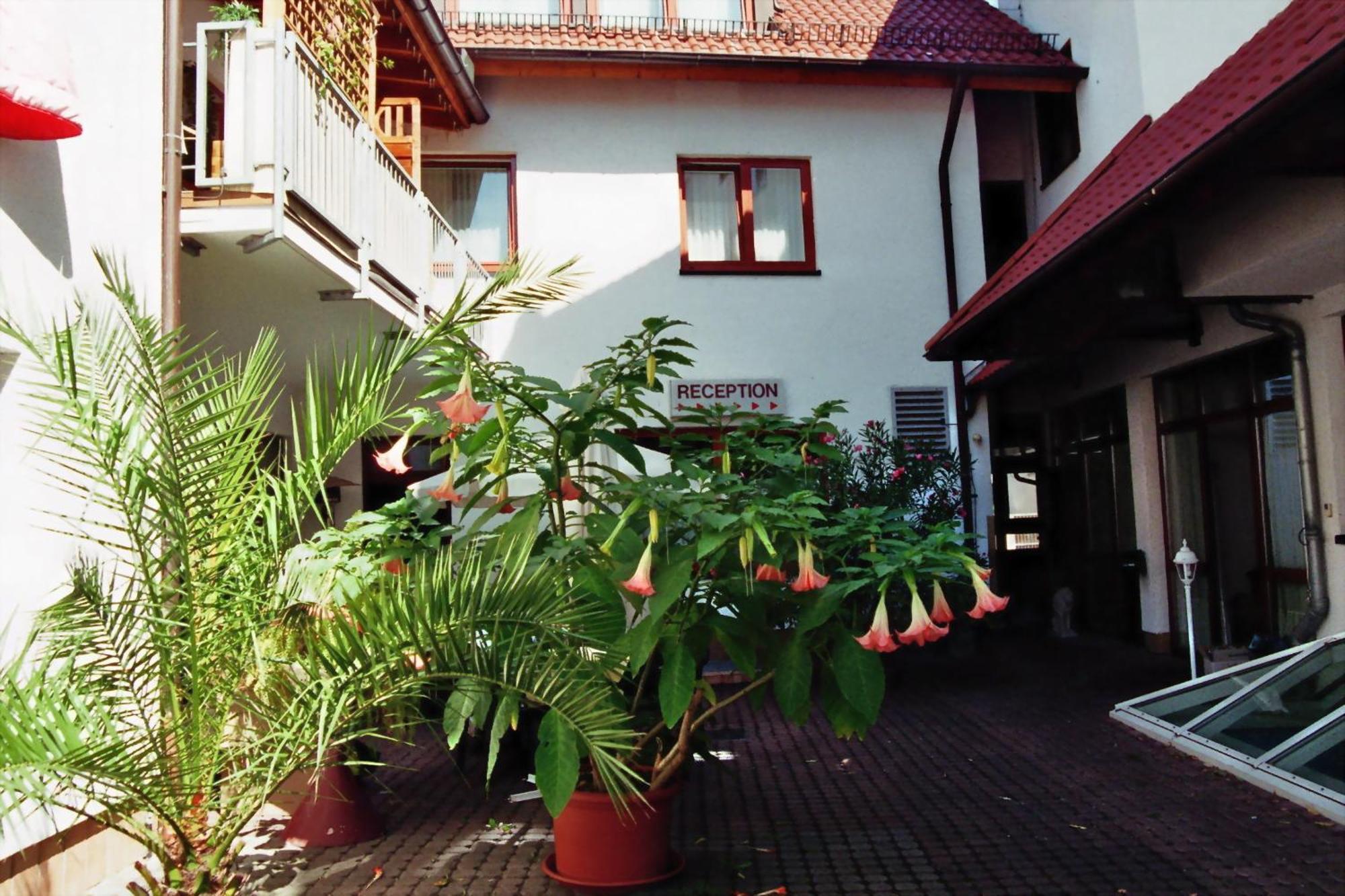 Hotel Zum Loewen เมอร์เฟลเดน-วาลล์ดอร์ฟ ภายนอก รูปภาพ