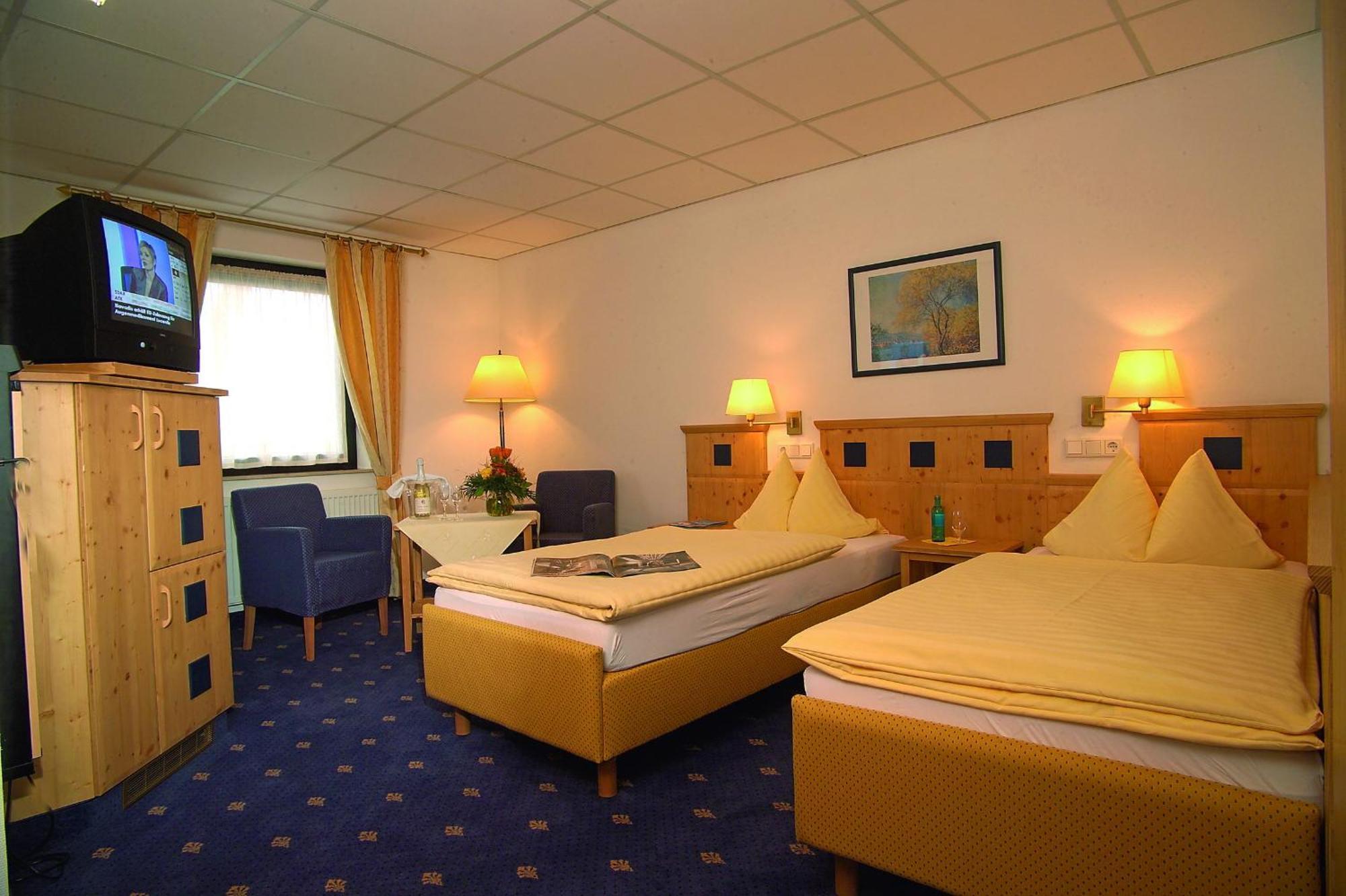Hotel Zum Loewen เมอร์เฟลเดน-วาลล์ดอร์ฟ ภายนอก รูปภาพ