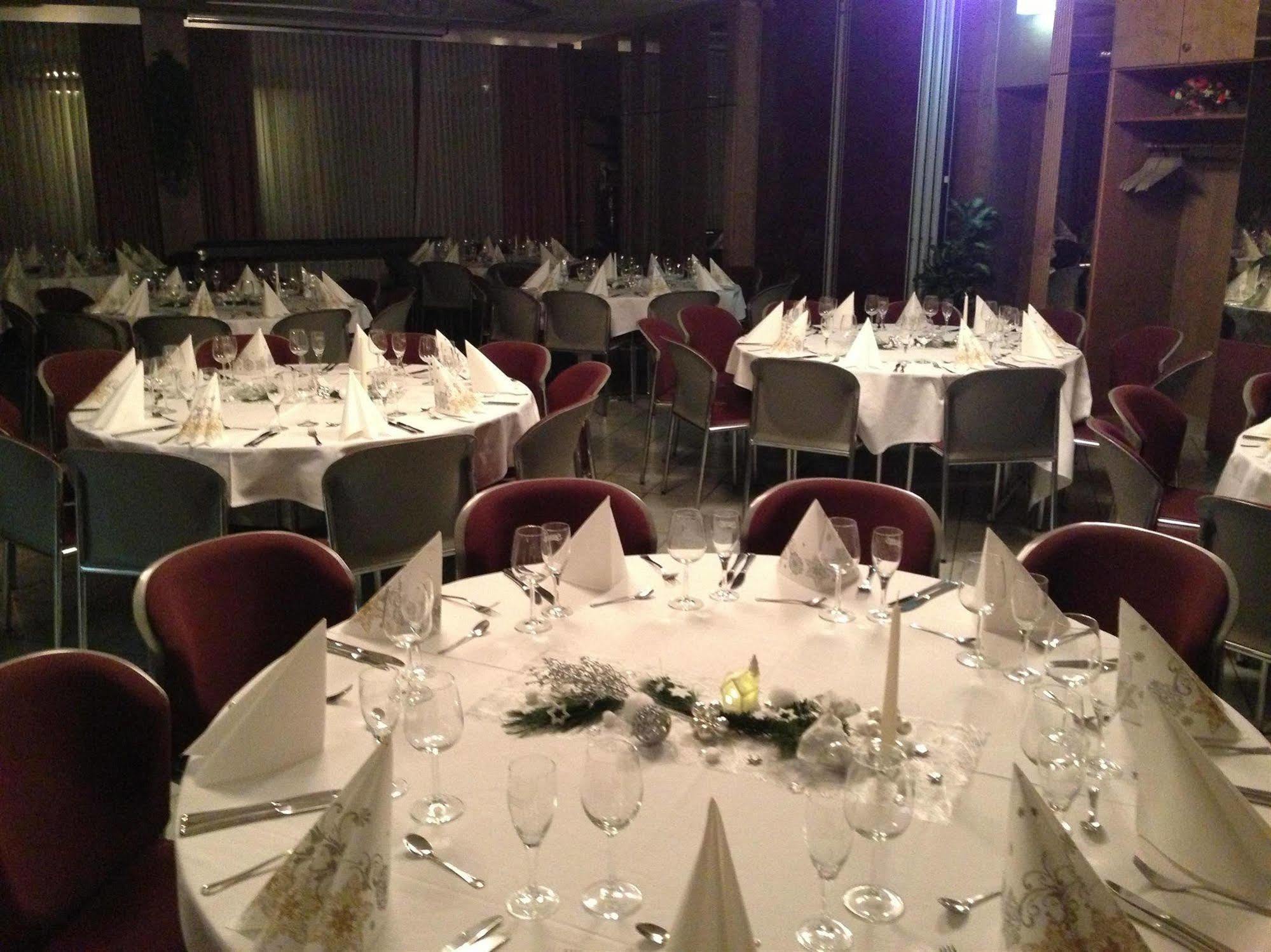 Hotel Zum Loewen เมอร์เฟลเดน-วาลล์ดอร์ฟ ภายนอก รูปภาพ